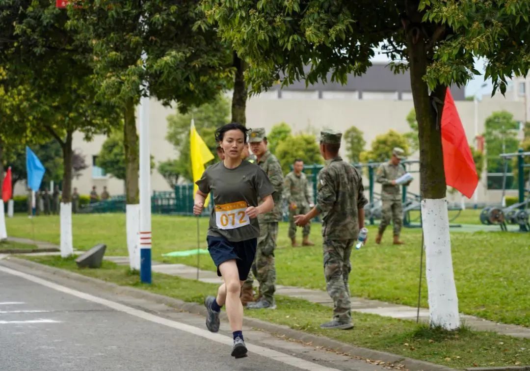 这个女兵体能特三级还考上了国防科大