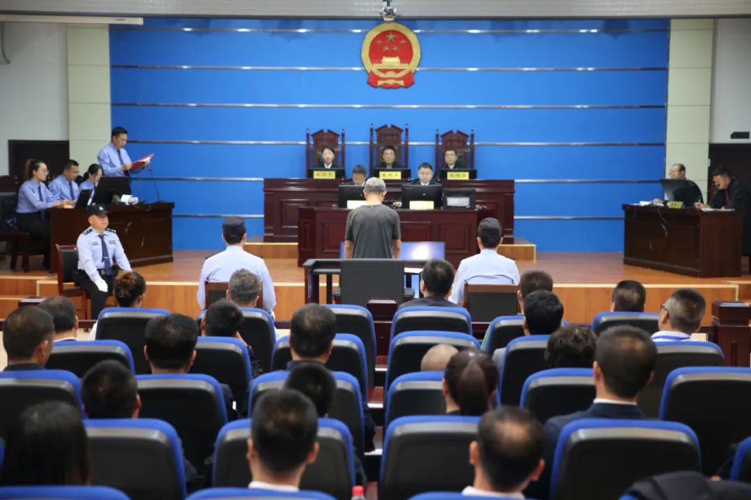 青藏铁路公司原总经理王忠玉受审，经理当庭认罪悔罪