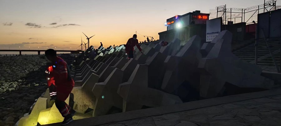 上海4岁女童走失背后，“野海滩”的另一面