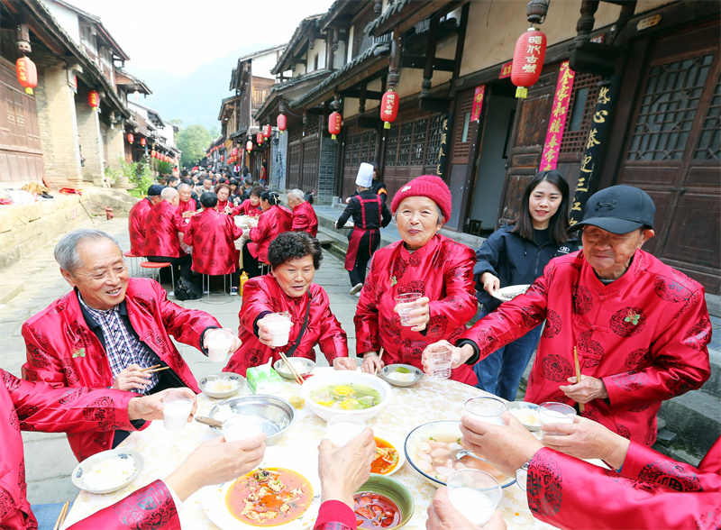 1698050168613085.jpg 图为千叟宴现场唐彪摄 (4).jpg