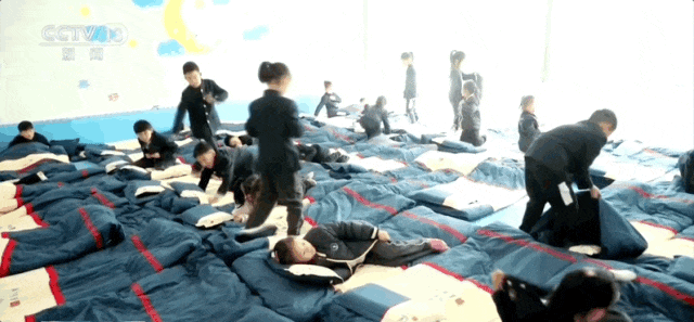 1701177190189407.gif 640-1.gif