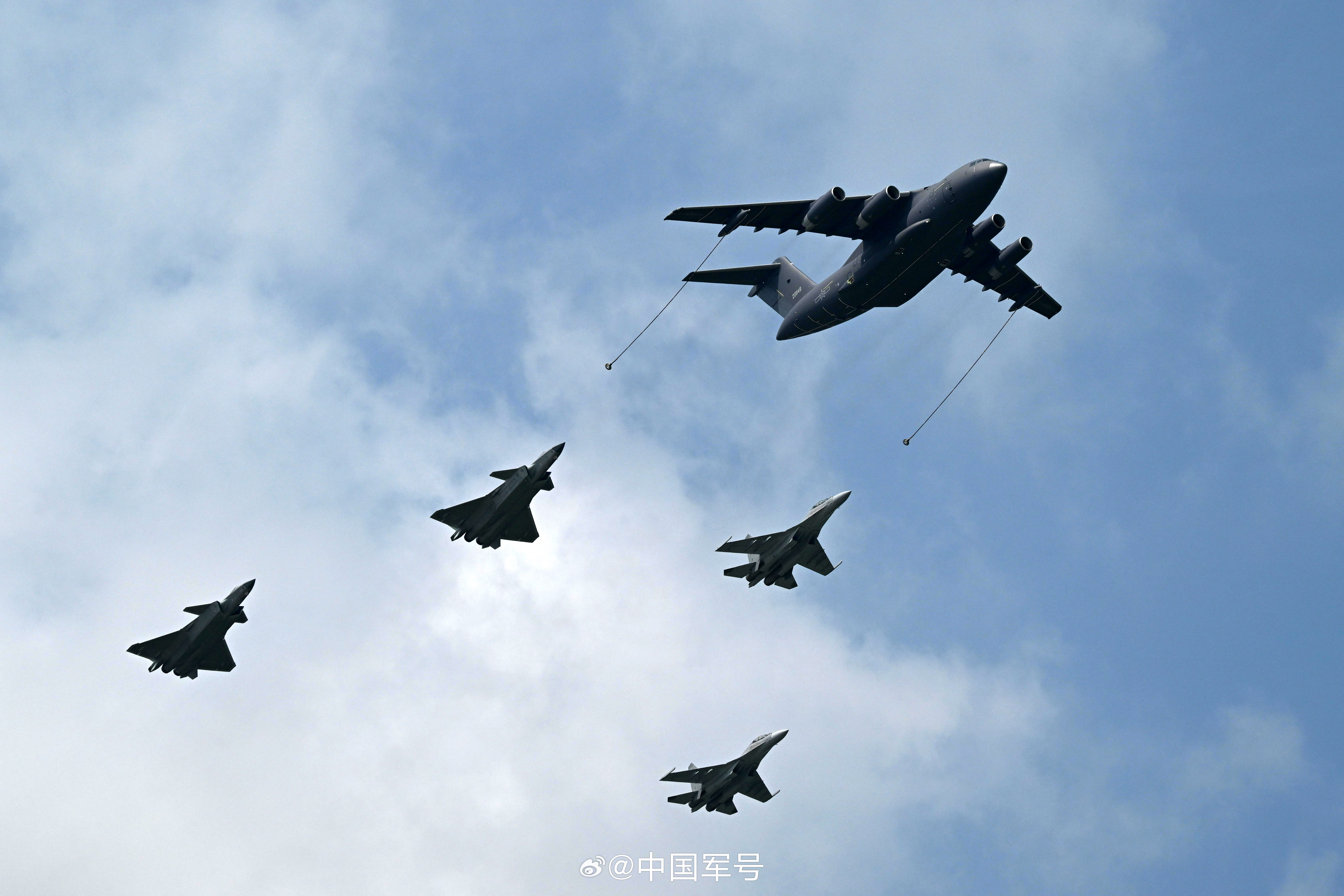 1704501735659153.jpg 008rKb6ply1hlil81y97kj359r3iiu12.jpg