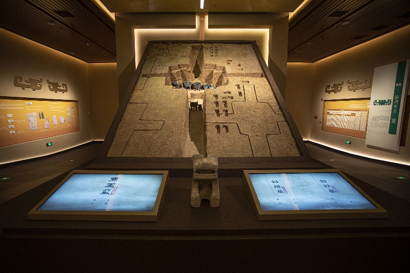 5、“伟大的商文明”展厅王陵大墓M1001复原展示.jpg