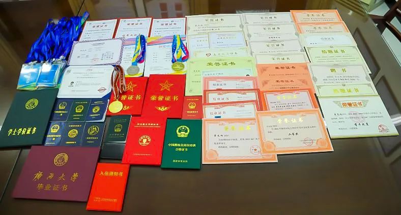 等数十门专业证书足球裁判二级证书并成功拿到国家一级运动员证书考入