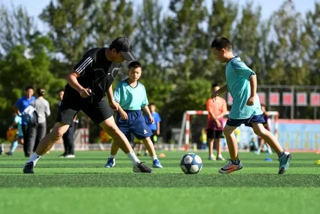 中国足球重新出发：敢问踢向何方？“球”在自己脚下