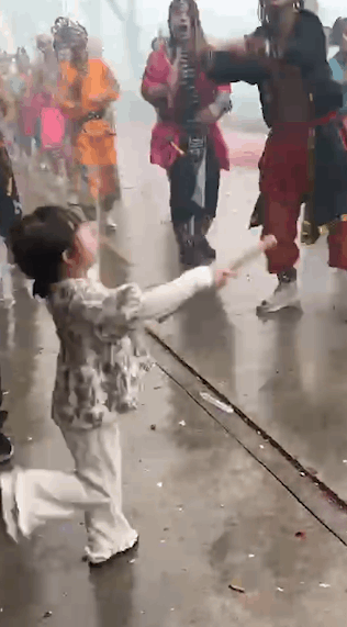 1713082570501590.gif 火遍2.gif