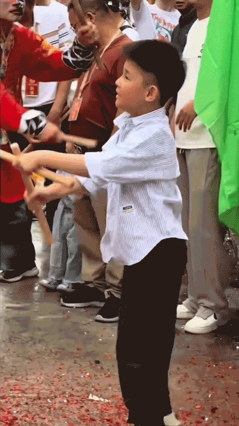 1713082672947940.gif 火遍7.gif