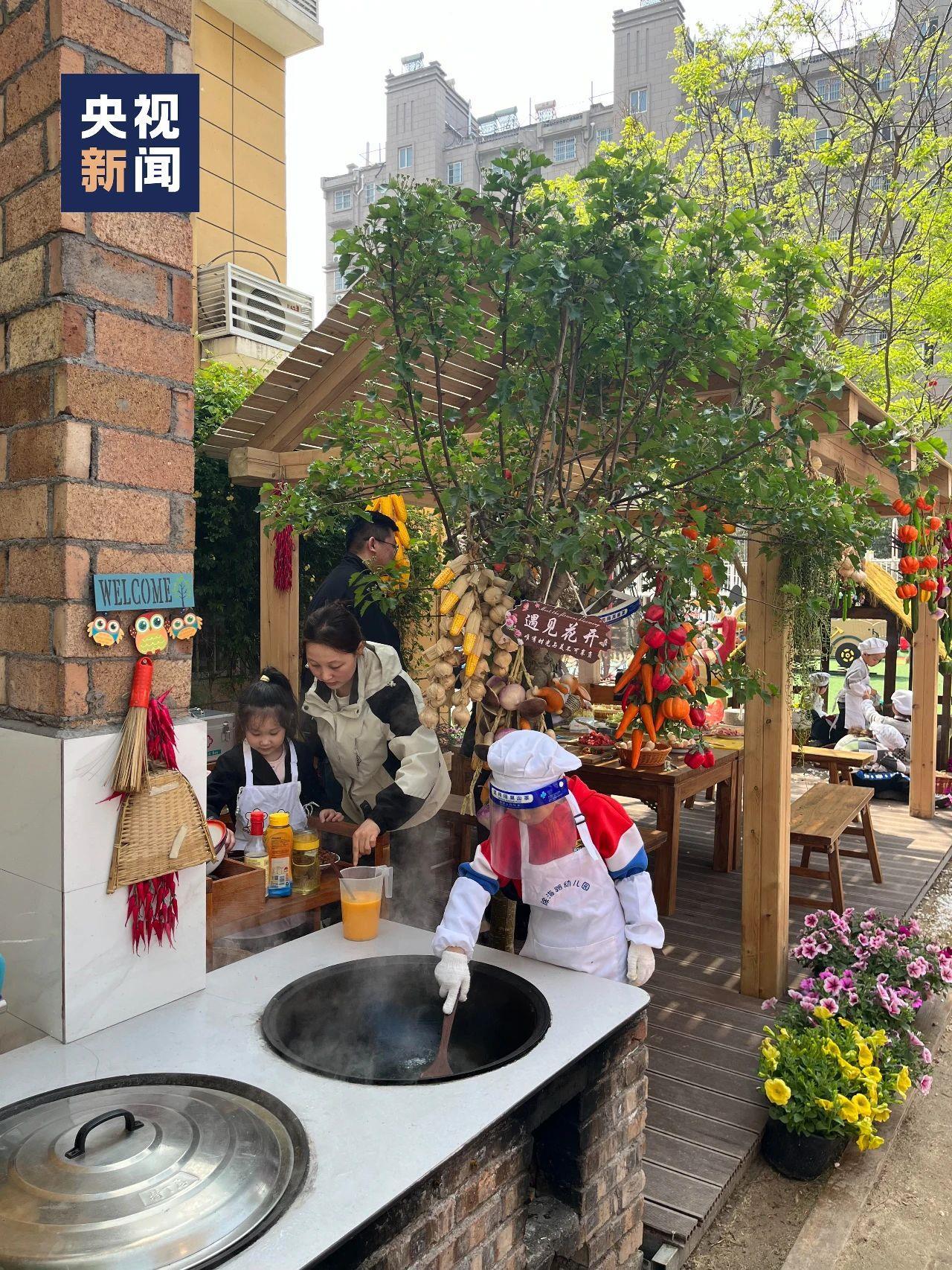 “幼儿园大班厨龄三年”,爆火的实践源于一棵山楂树