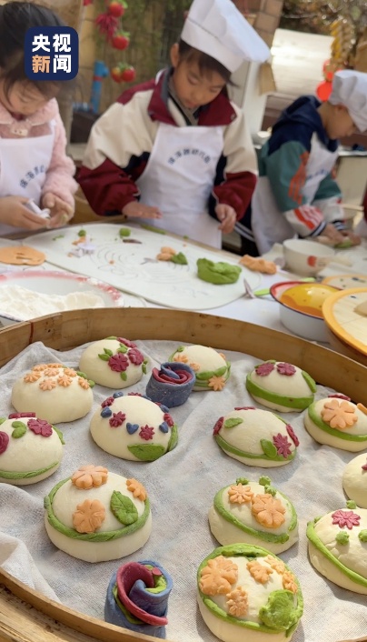 “幼儿园大班厨龄三年”,爆火的实践源于一棵山楂树