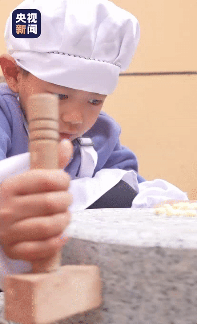 “幼儿园大班厨龄三年”,爆火的实践源于一棵山楂树