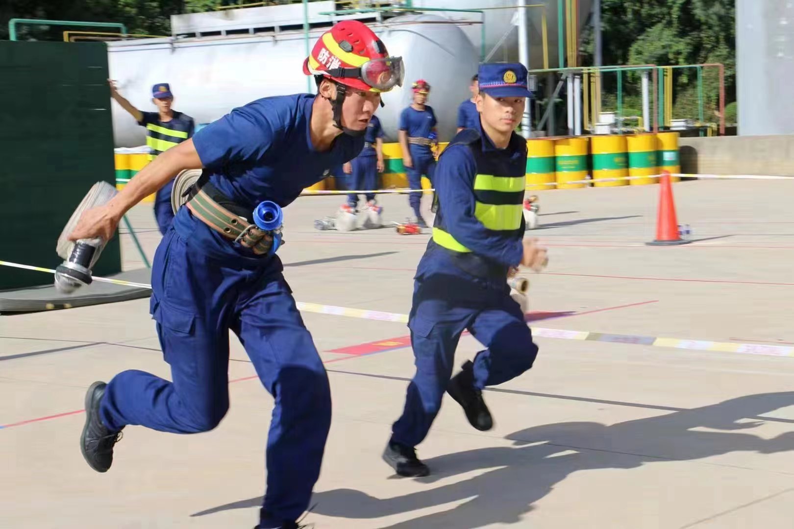 【图3】“全国训练标兵”吕文武参加云南省“云岭利剑”比武竞赛。 宝善街消防救援站供图.jpg