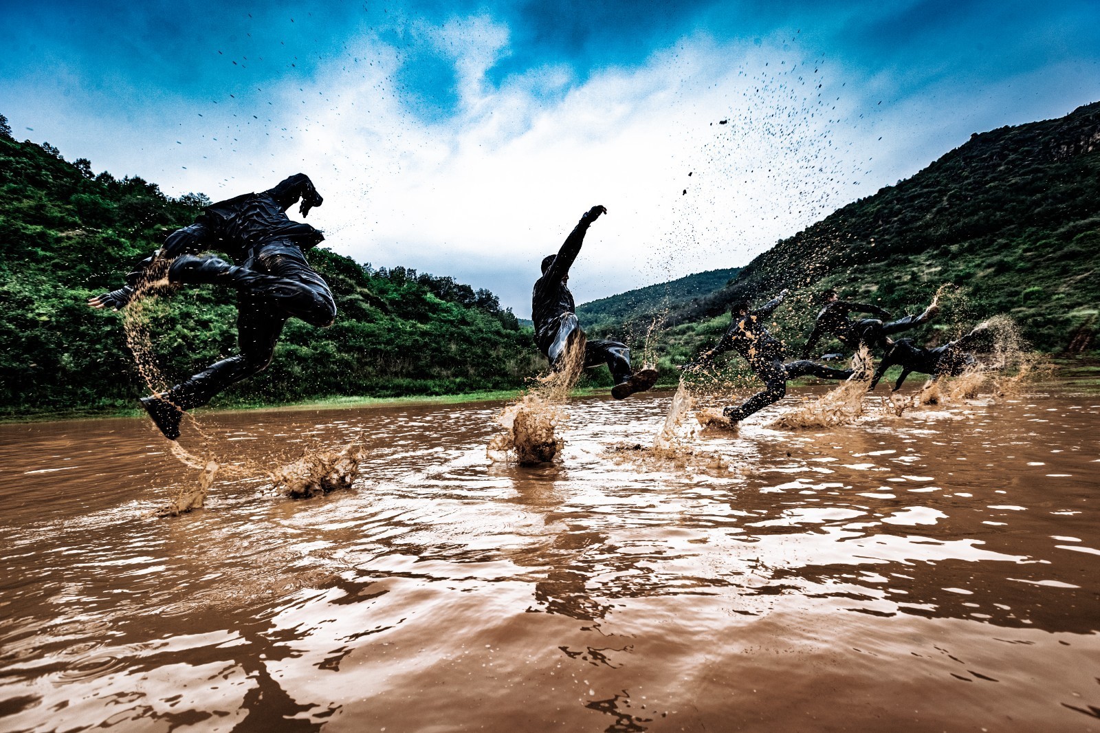 云豹突击队员在山地进行训练.jpg (4).jpg