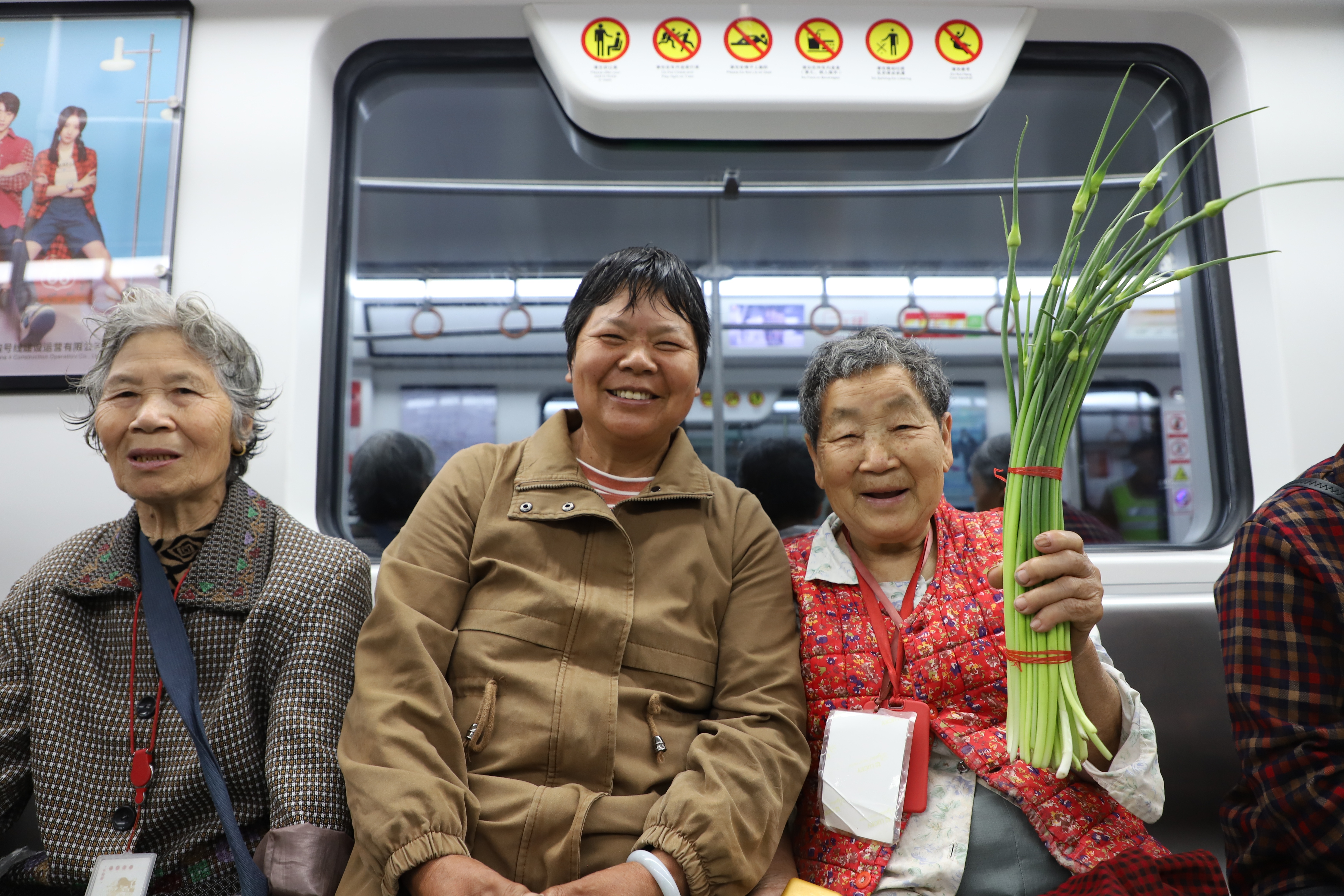 钱芳包绍怀合影 (3).JPG