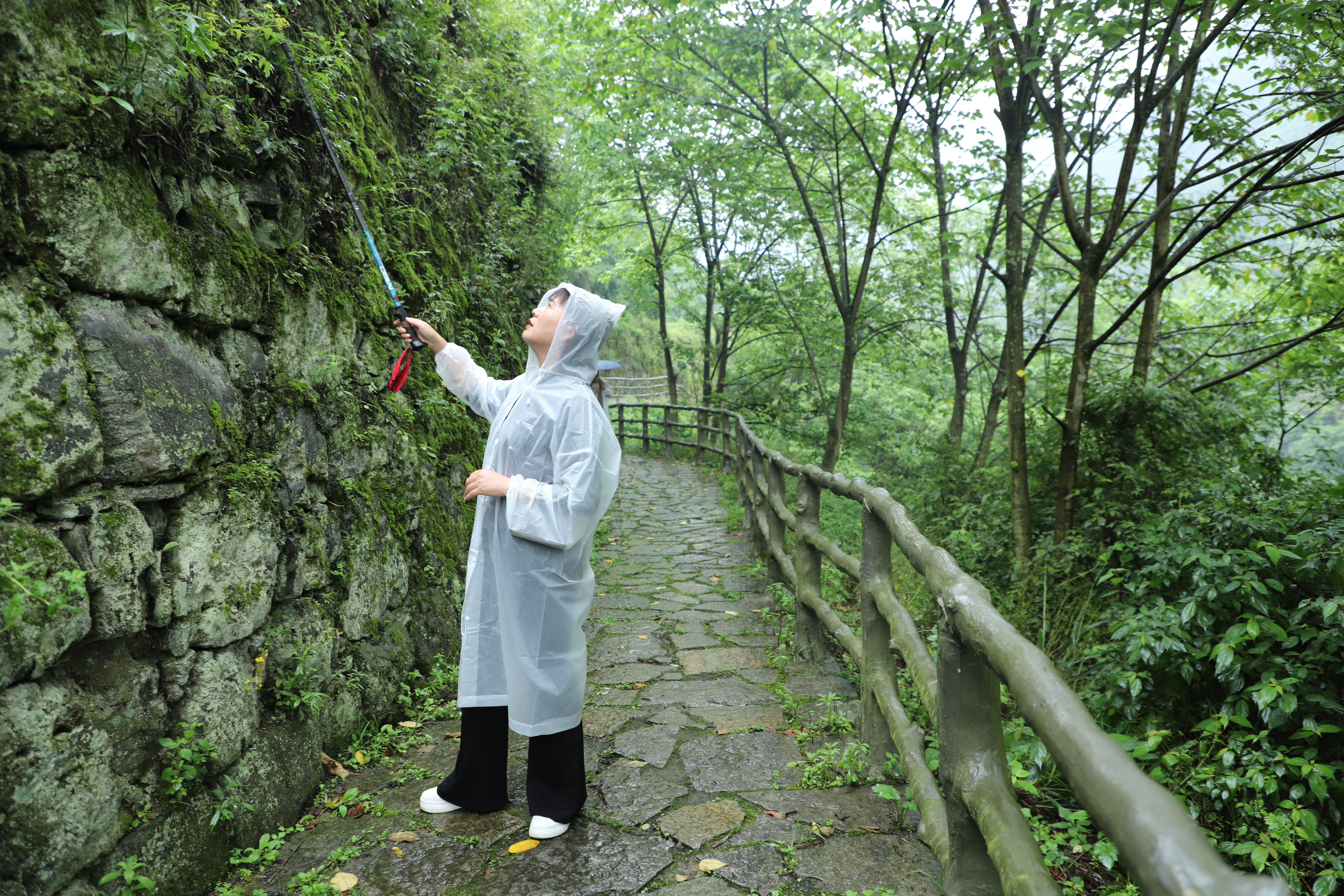 1717068709113715.jpg 守屯人巡查。顾兰云 摄.JPG