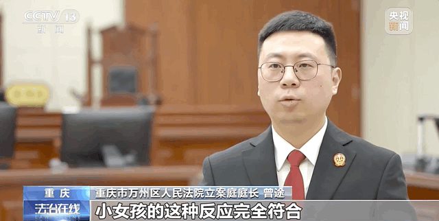 幼童玩滑梯逆行被踹跌落，谁应担责？