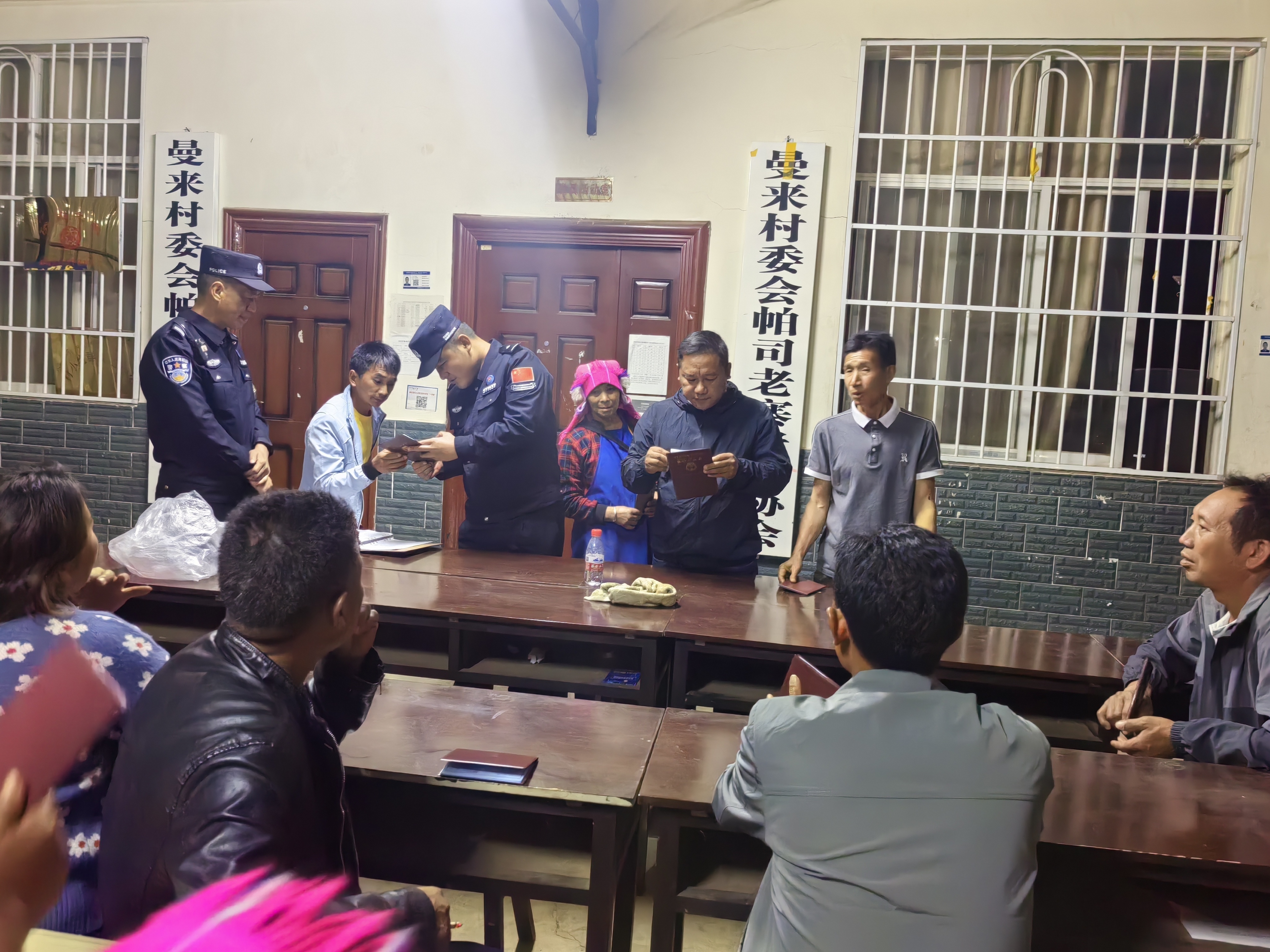 发放新户口本 (2).jpg