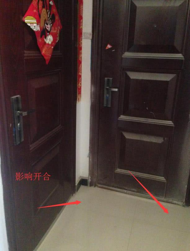 家里小将内开入户门改外开却被对门邻居阻止我去物业投诉