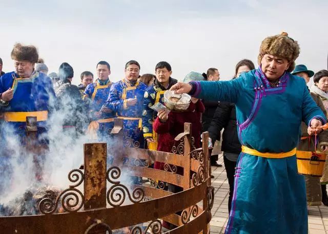 民俗丨蒙古风情园小年举行成吉思汗祭祀和祭灶仪式