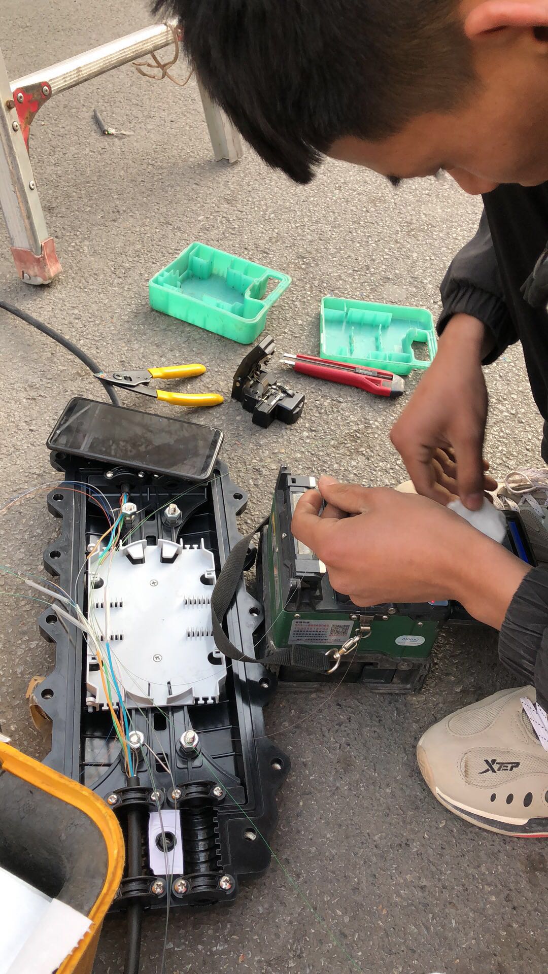 抢修光缆(熔接中)