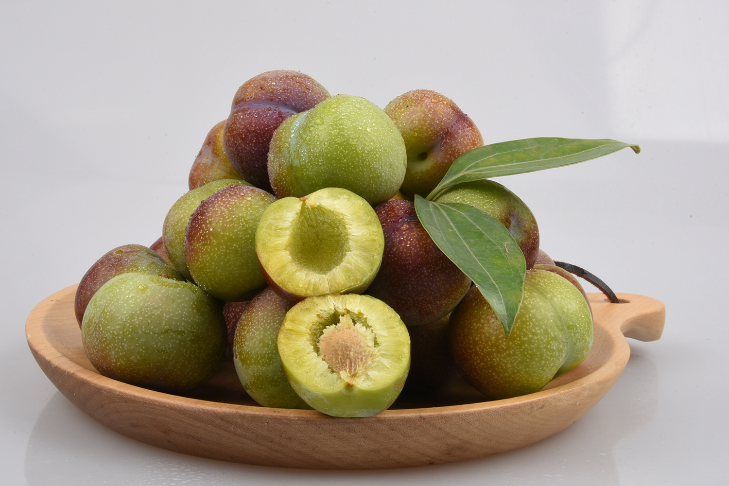 新鲜地道四川李子脱骨青脆半边红李子