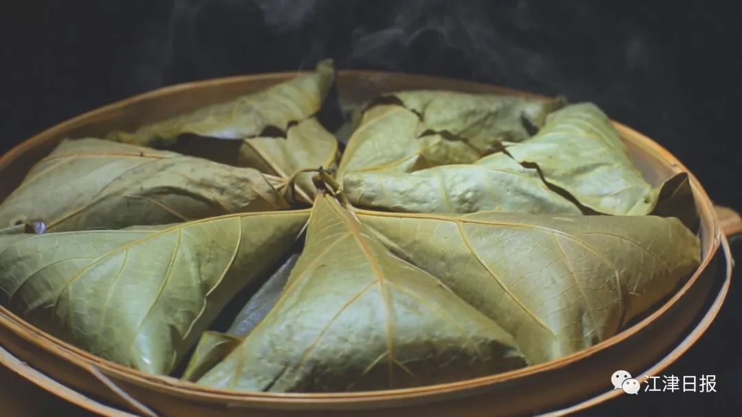 源于乡土,是人民乡情的寄托 境内龙吟雕岩谷 怪石嶙峋,万年成型,鬼斧