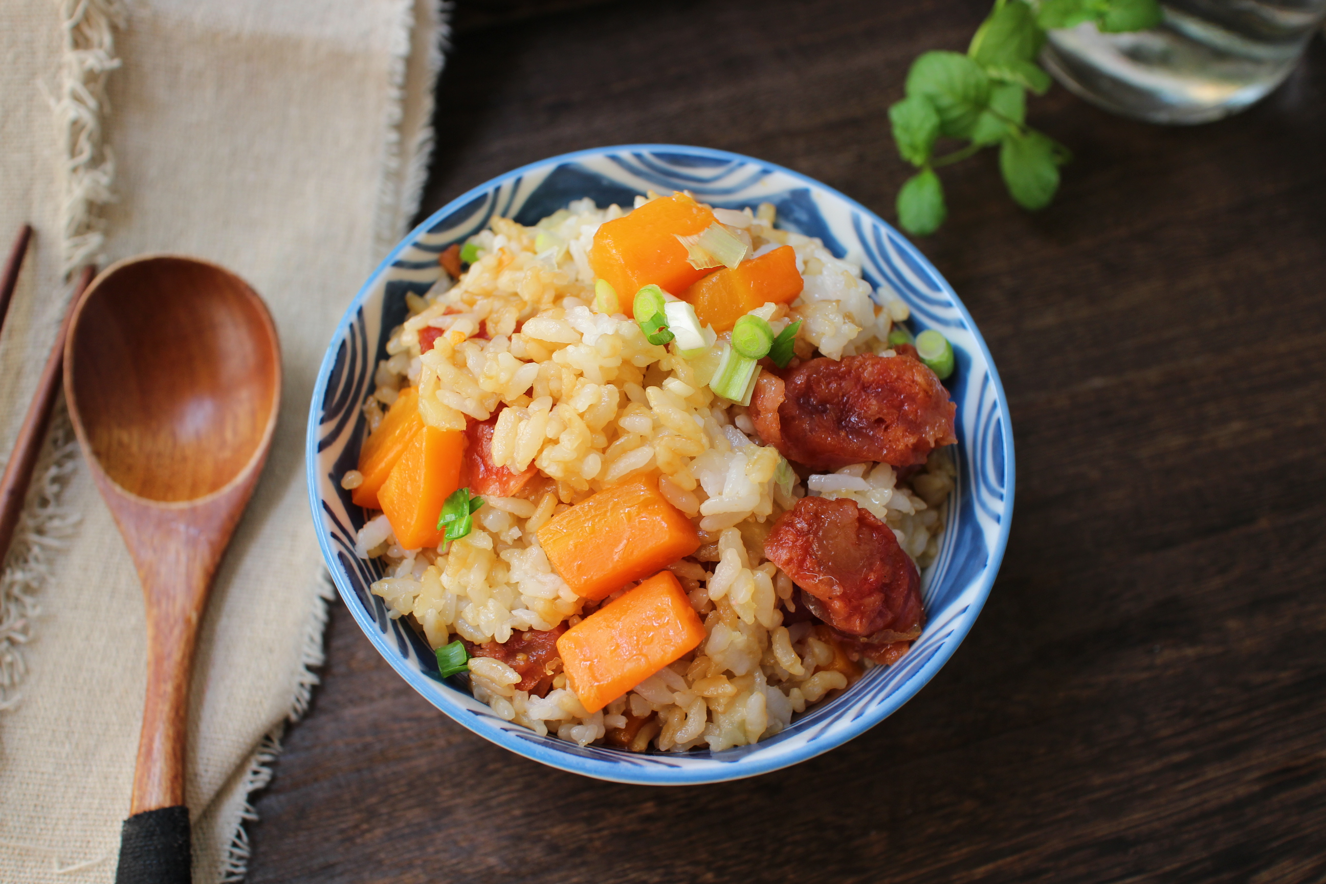夏天很喜欢这样做米饭不用开火香喷喷饭菜一锅出每回都吃撑