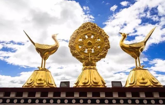 香巴拉时轮坛城文化博览中心 整个建筑在藏区是独一无二的,尤其是外观