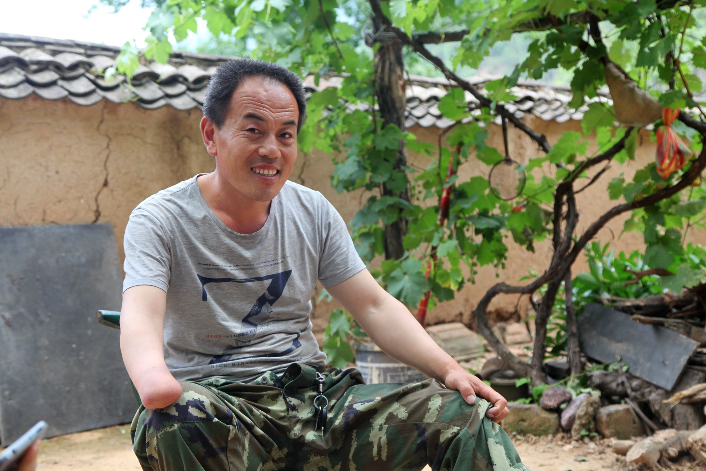 靠山吃山靠水吃水看40岁山西农民1家3口的深山生活是啥样