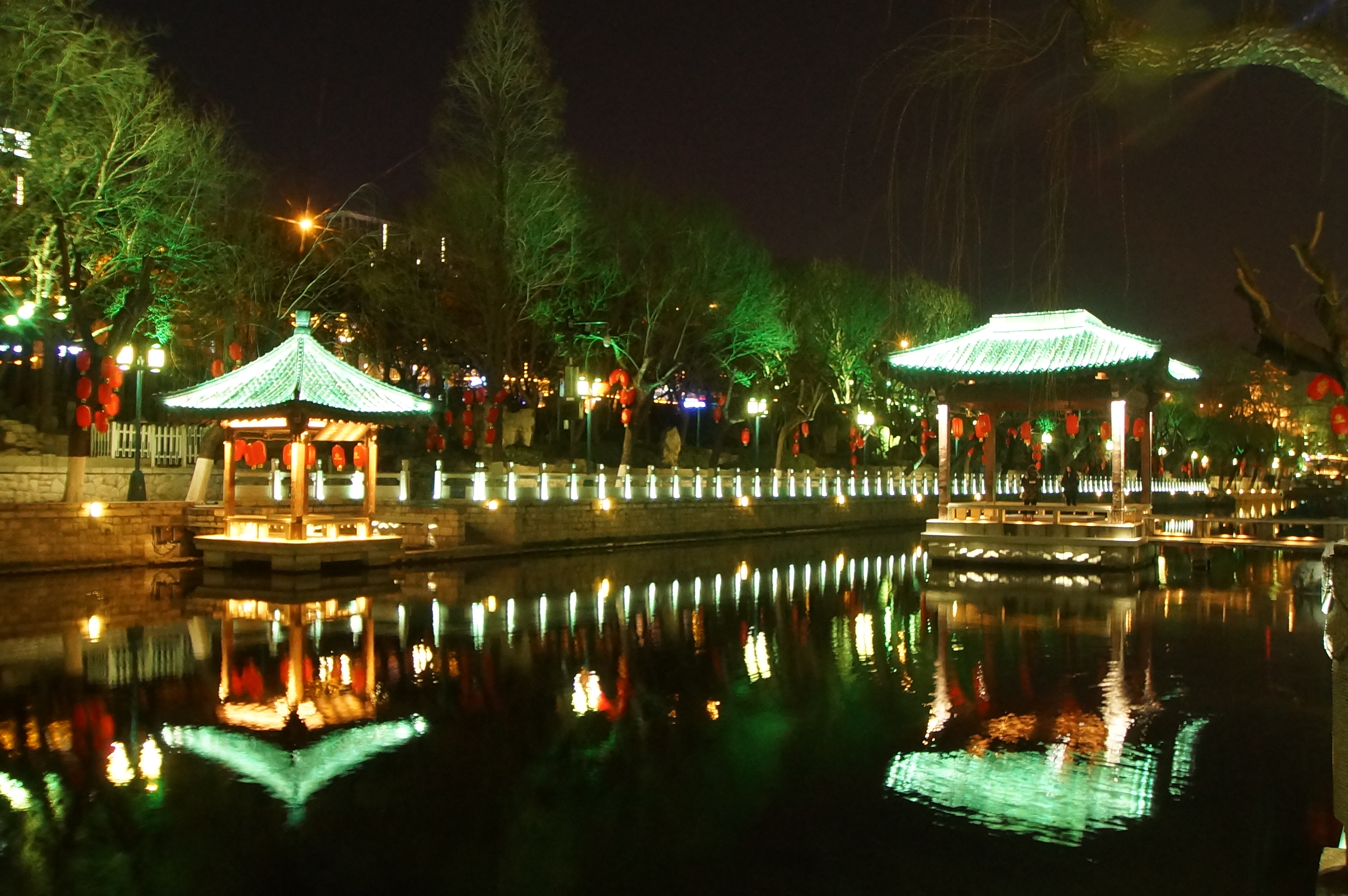 回忆济南护城河夜景灯光绚烂三个虎头全部喷涌