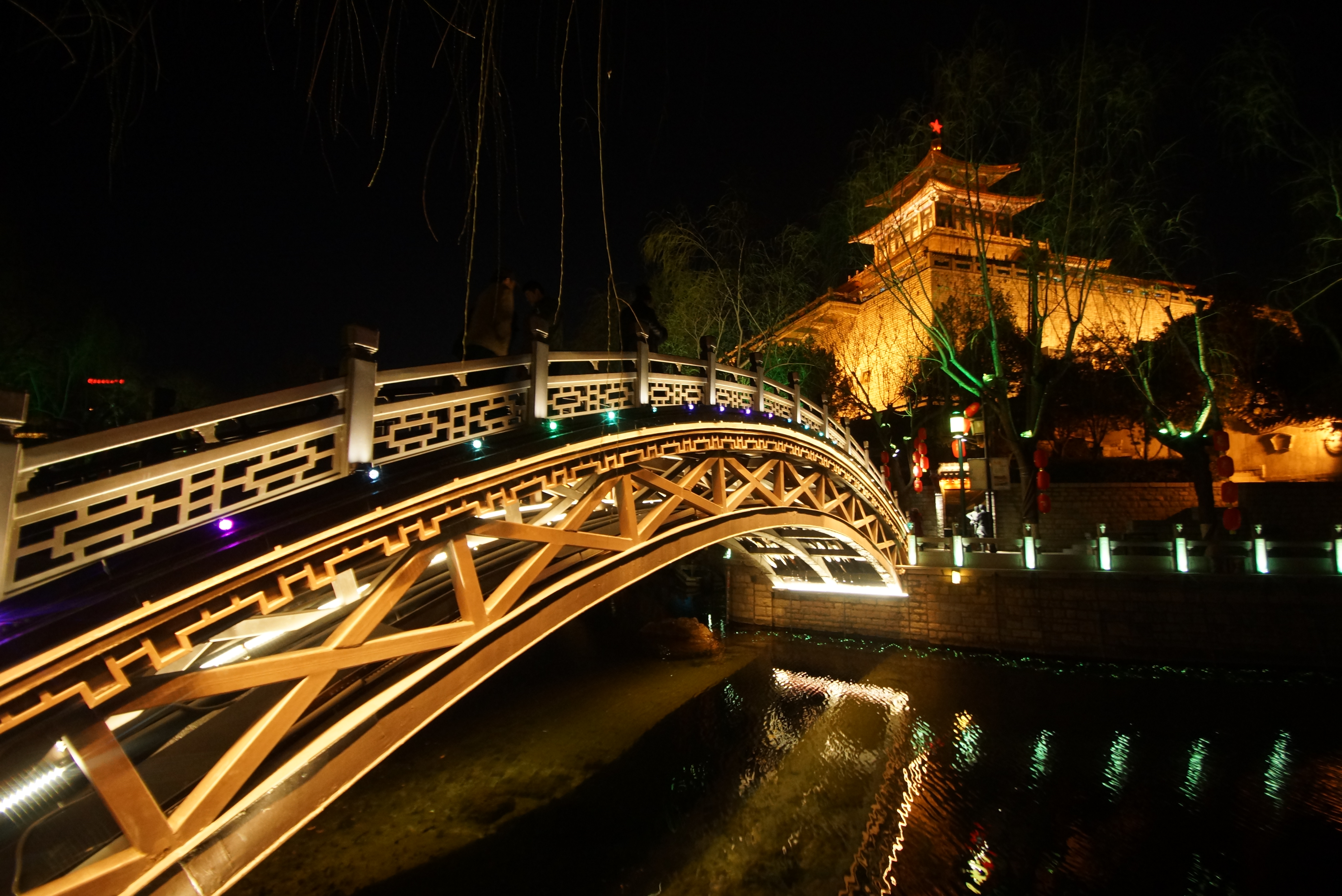 回忆济南护城河夜景灯光绚烂三个虎头全部喷涌