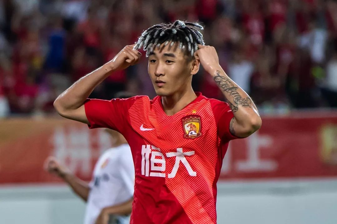 韦世豪的新发型好不好看暂且不提但确实有效