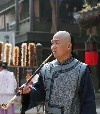 学纪晓岚做人学和珅做事