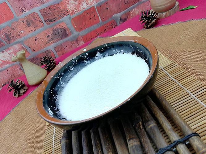 腌肉料:盐1克,葱姜水50克,料酒3克,胡椒粉微量 水粉糊:绿豆淀粉100克