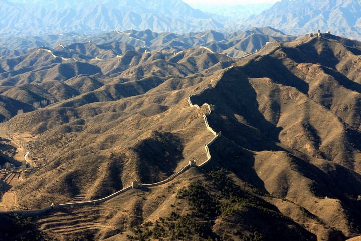 长城雄踞 余师夷诗坛(112) 《子夜(答友人)》 赵  洁 京城龙脉天马盘