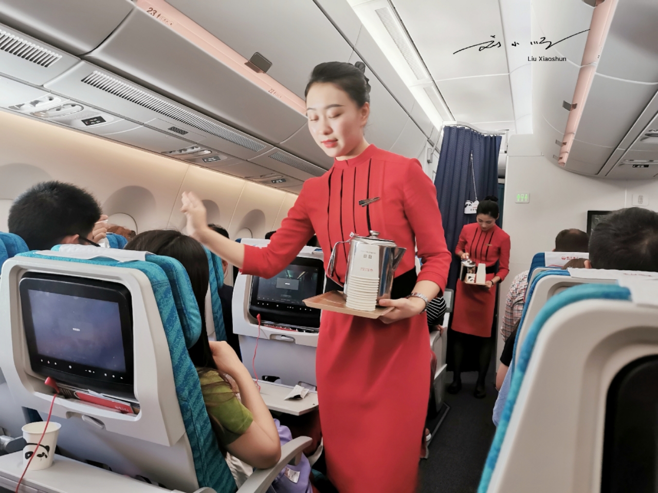 第一次乘坐四川航空是什么体验空姐漂亮温柔餐食美味丰富