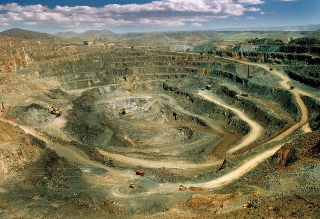 中国新疆成功开采"黑色稀土",将突破亿吨产量?