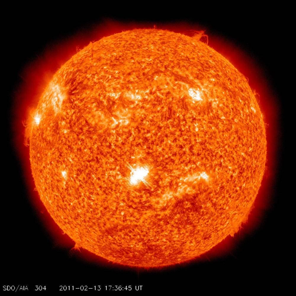 太阳真实的颜色是什么黄色白色还是其它颜色