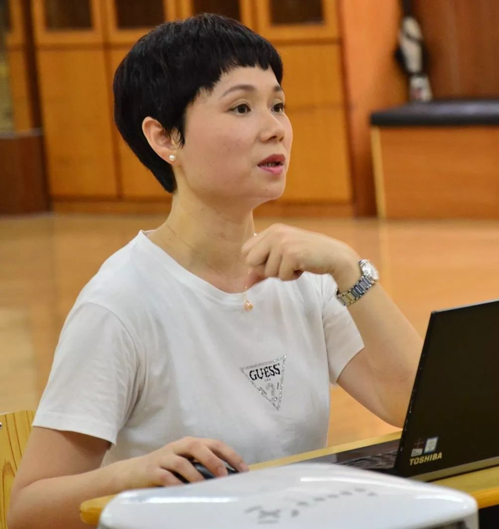 郑月琴 厦门歌仔戏研习中心化妆师.结业于上海戏剧学院服化造型专业.