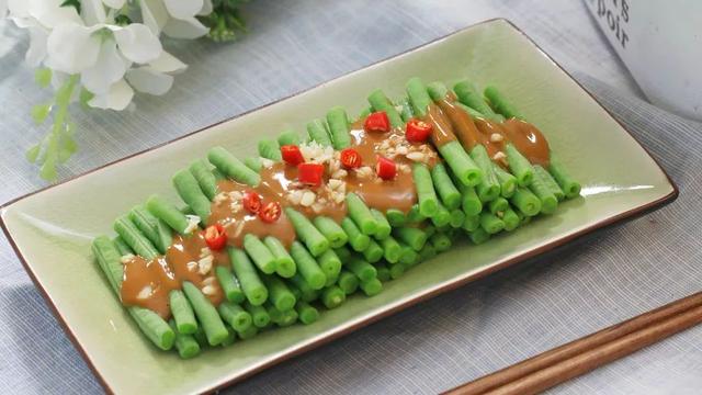 这个豆角凉拌最好,鲜绿脆嫩口感还佳,不能缺少这两步