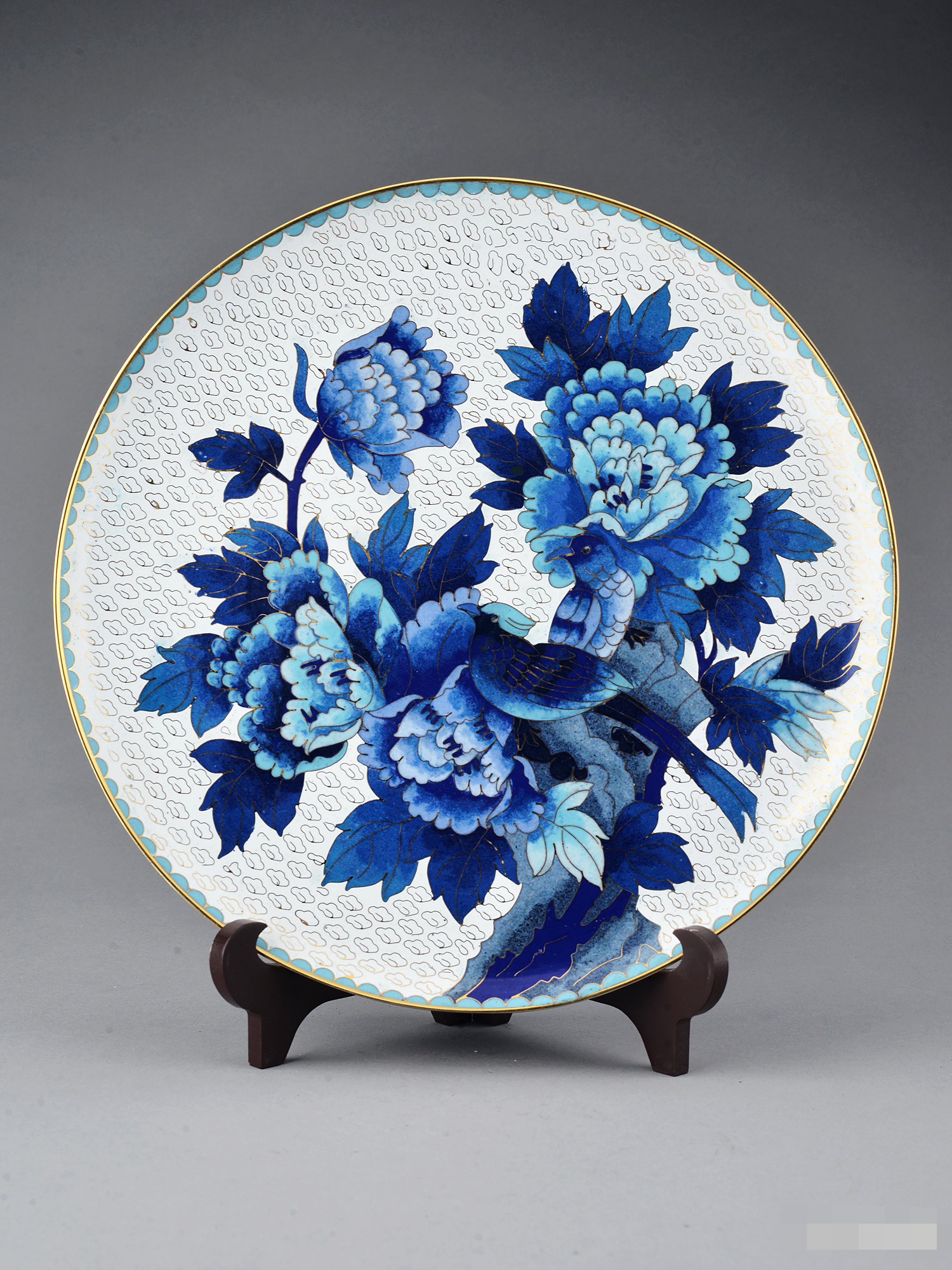 陶瓷是中国传统文化之一欣赏陶瓷佳作纹饰描绘精细匠心巧妙