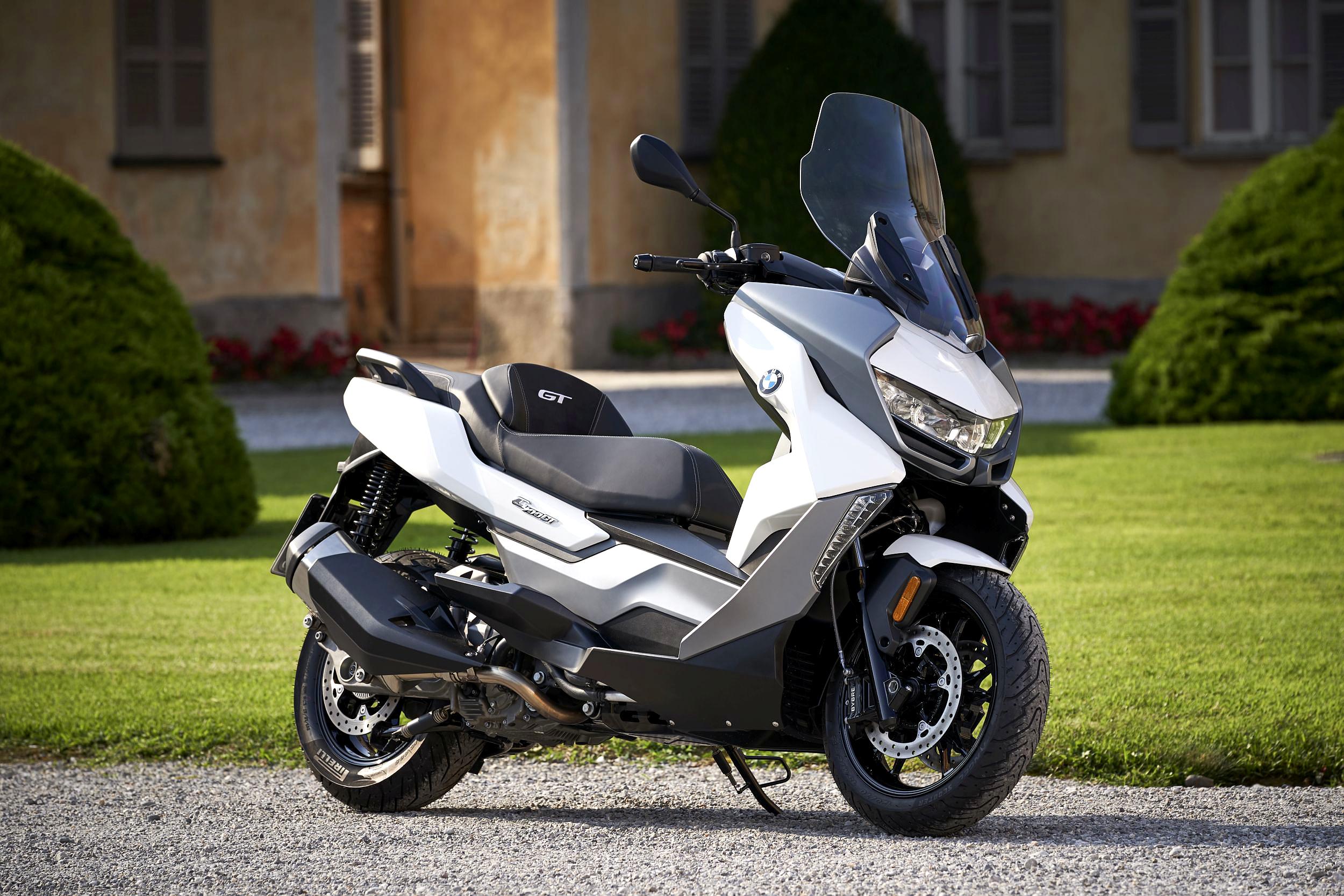 2019宝马c400 gt和光阳 ak 550i abs,适合自己的才是最好的!