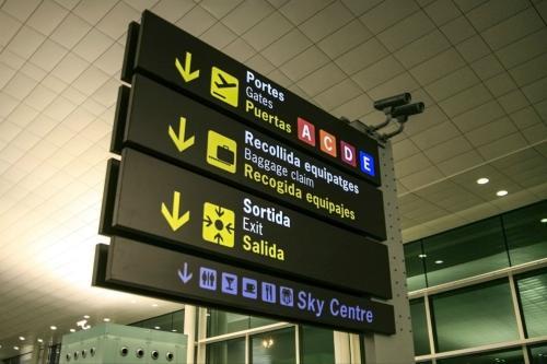 安检时因过度紧张被当作危险分子英语口语之机场英语