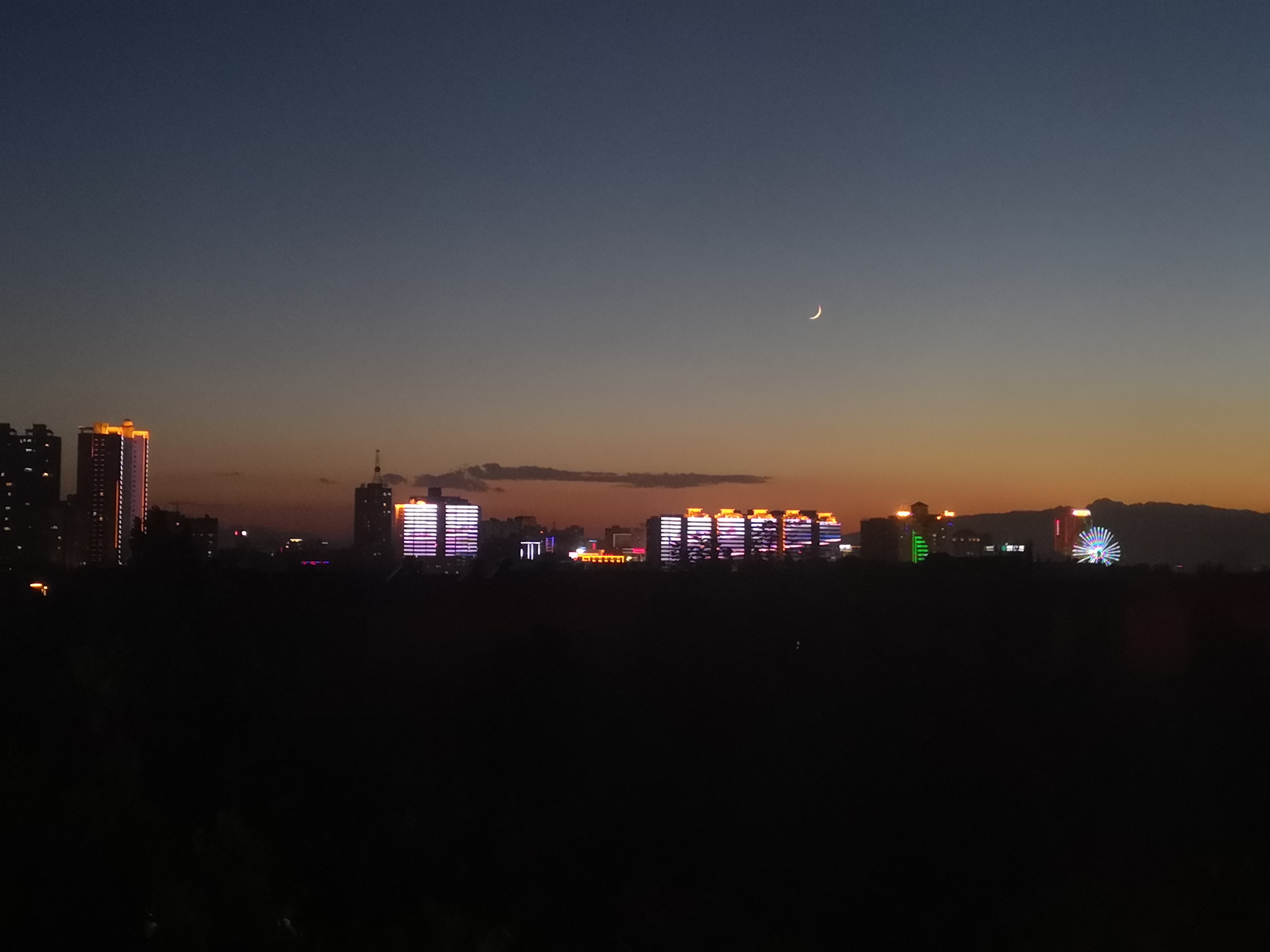 晚上11点的新疆喀什