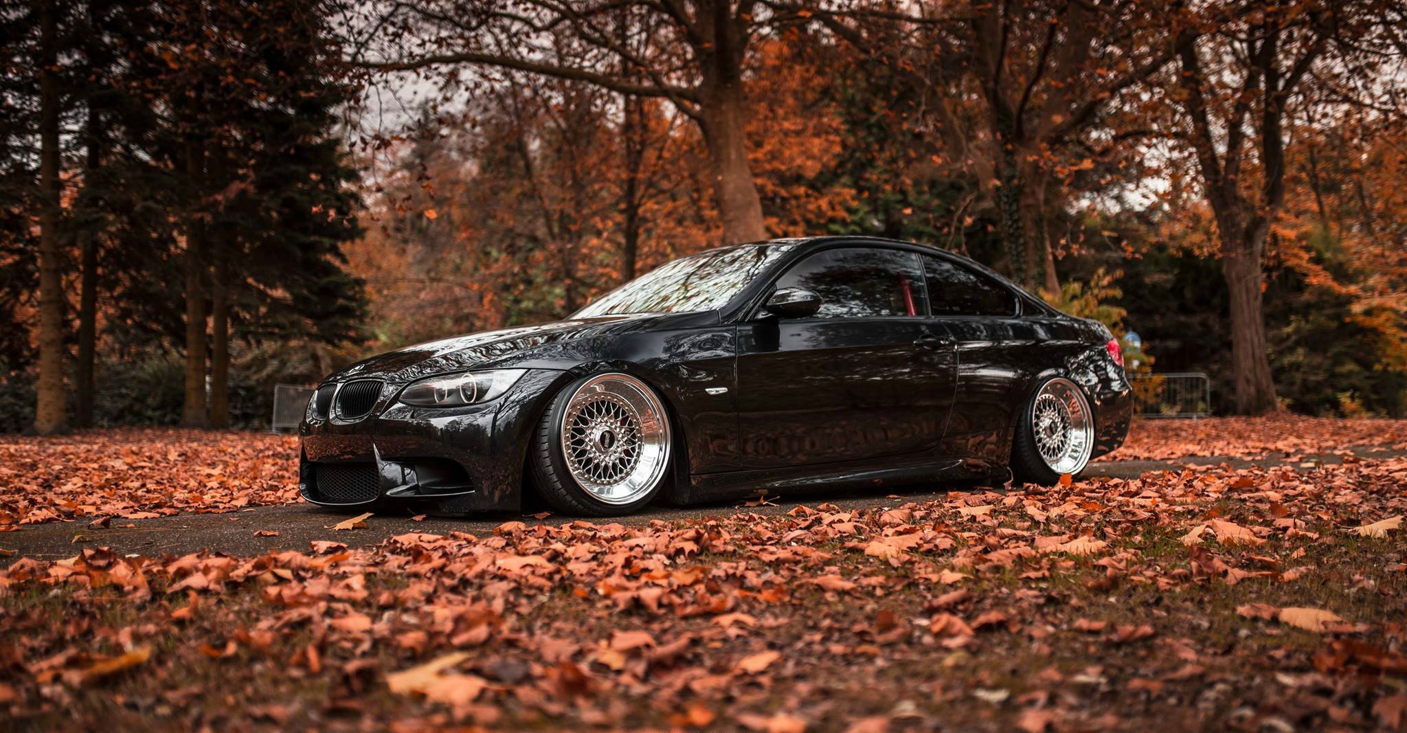 黑色宝马m3,改装宽体和bbs轮毂.