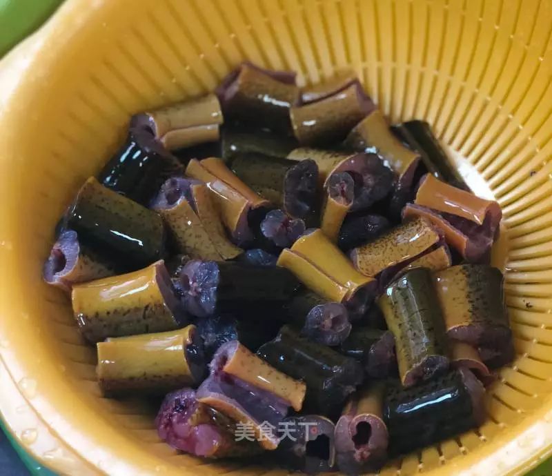 黄鳝500g冬瓜300g蒜头2颗生姜1块香葱适量料酒适量糖适量老抽适量生抽