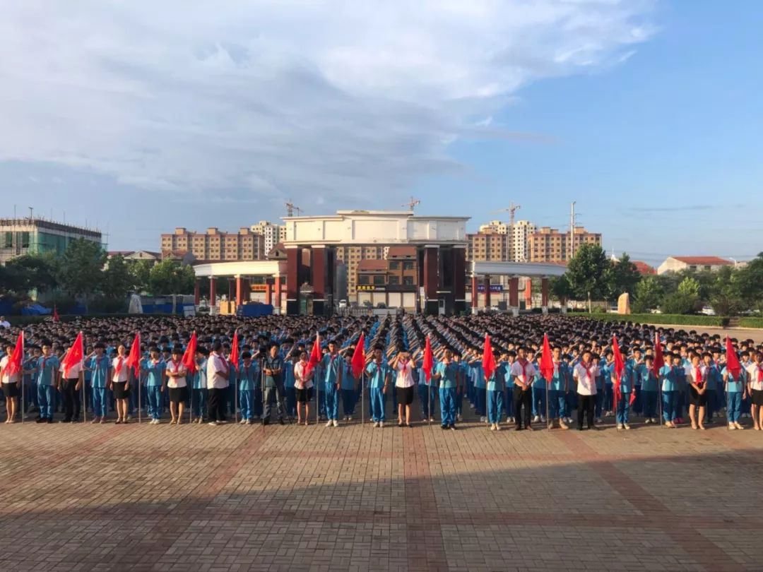 实验中学校长赵志新讲话8教育局主任科员刘书朋带来青春寄语7少先队员