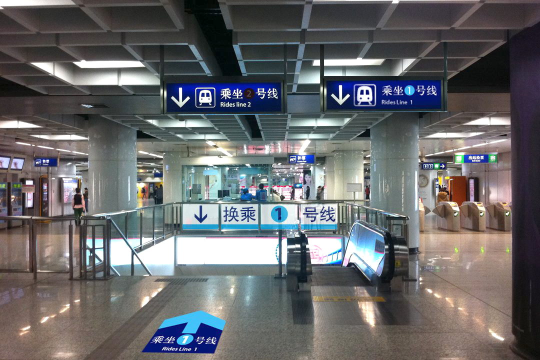 南京拥有一座亚洲最大地铁站拥有24个出入口游客表示经常迷路