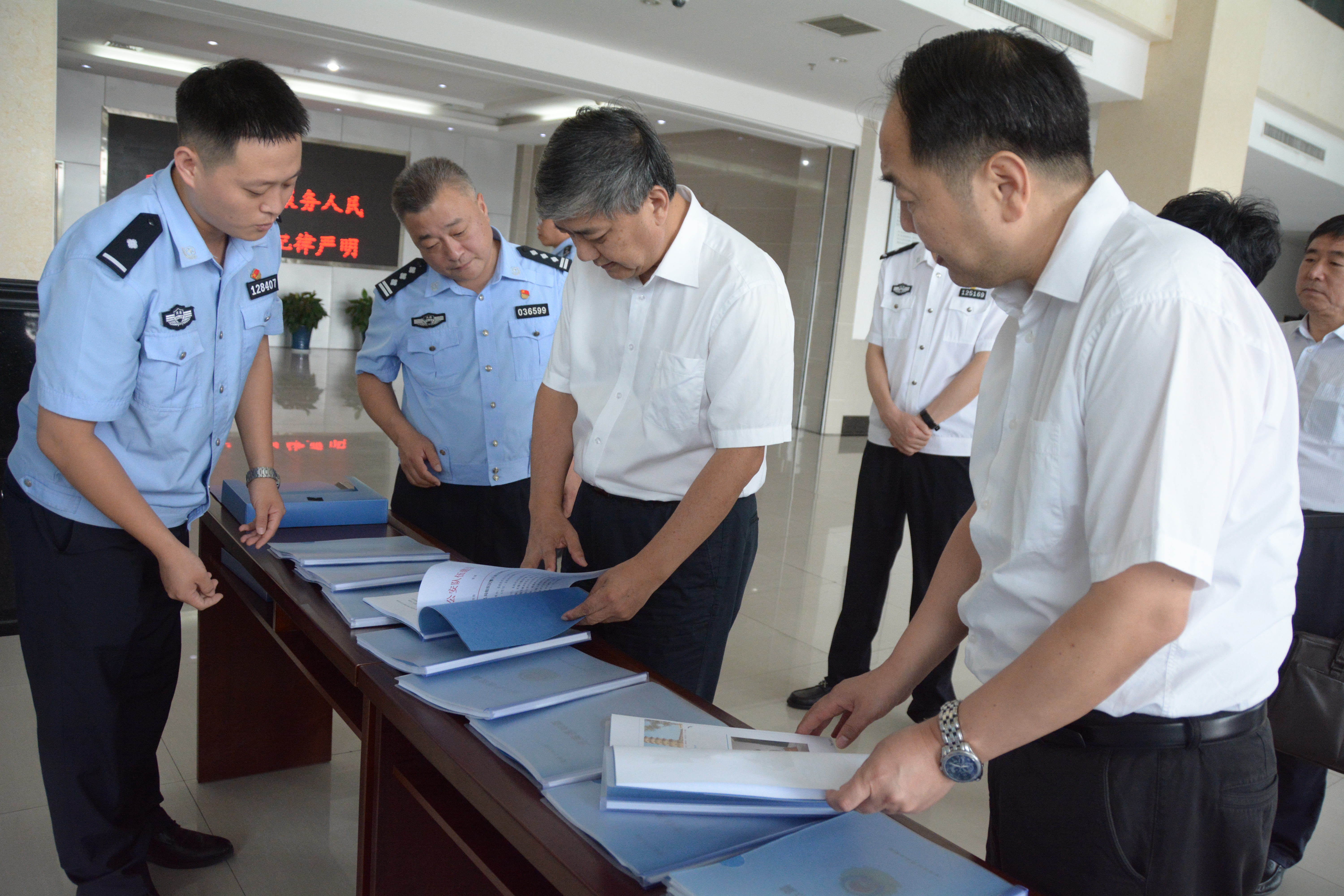 河南省委政法委政治部主任申涛带队到新乡市调研