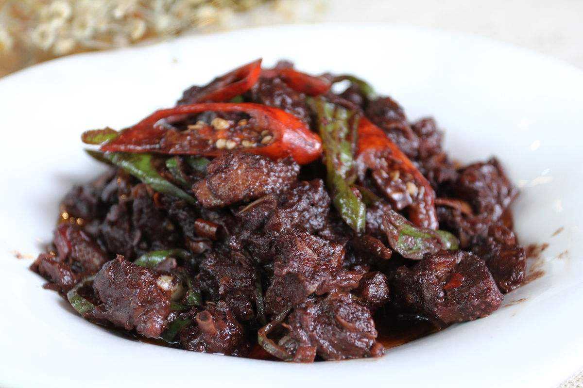 血浆鸭,看相实在太难以下咽,狠下心来尝一口就会彻底爱上它