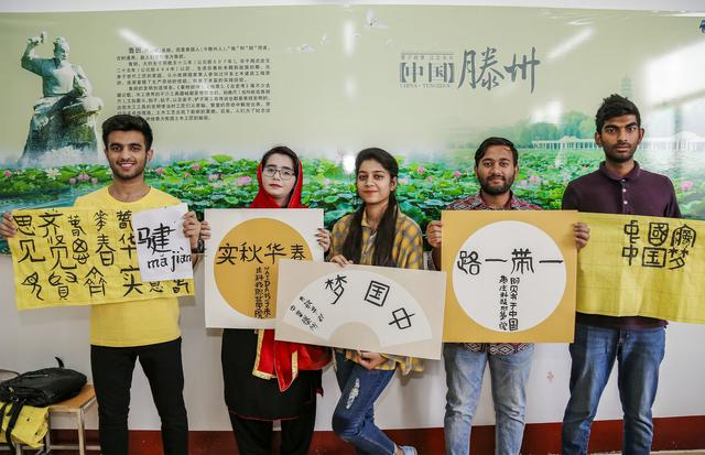 老外学书法对话中国文化的博大精深